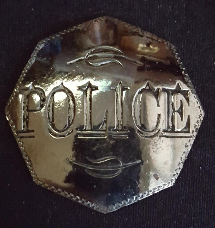 Name:  police badge cleaned.jpg
Views: 374
Size:  76.5 KB
